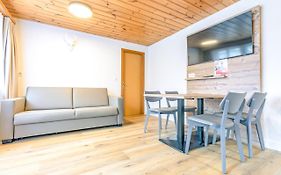 First Apartment - Aare Jungfrau Ag